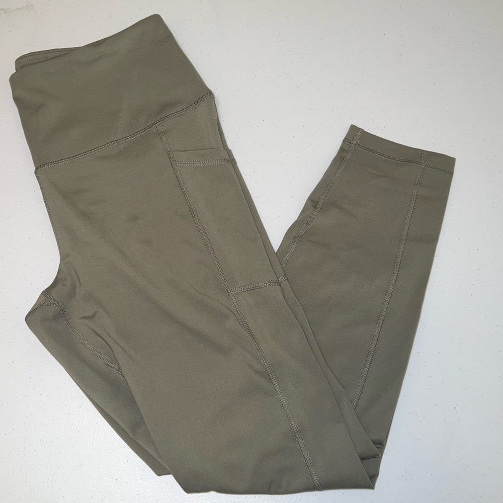 90 Degrees Leggings above ankle fit with pockets size Large color oregano green